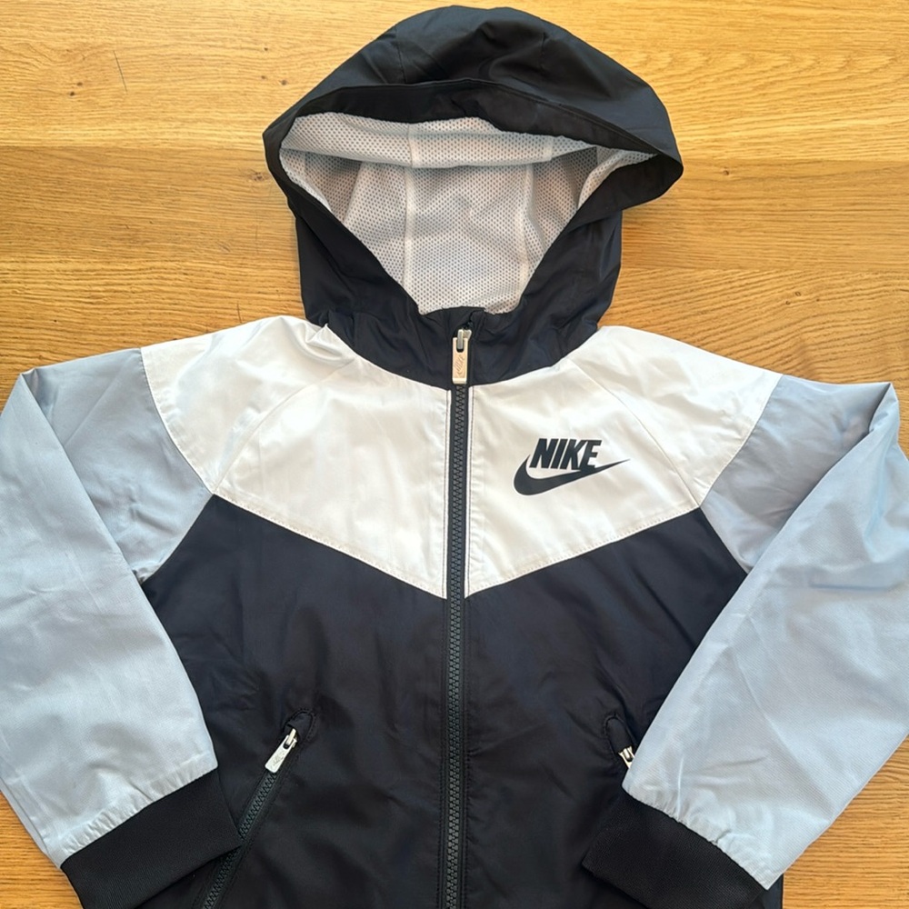 NWOT Nike windbreaker.